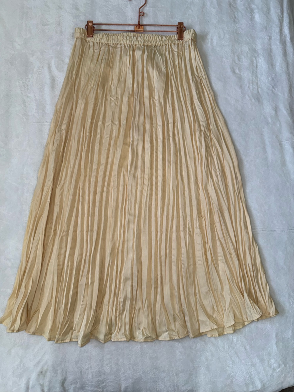 H&M Cream Pleated Maxi Skirt Satin Flowy Boho Ibiza Style Medium - Picture 3 of 8